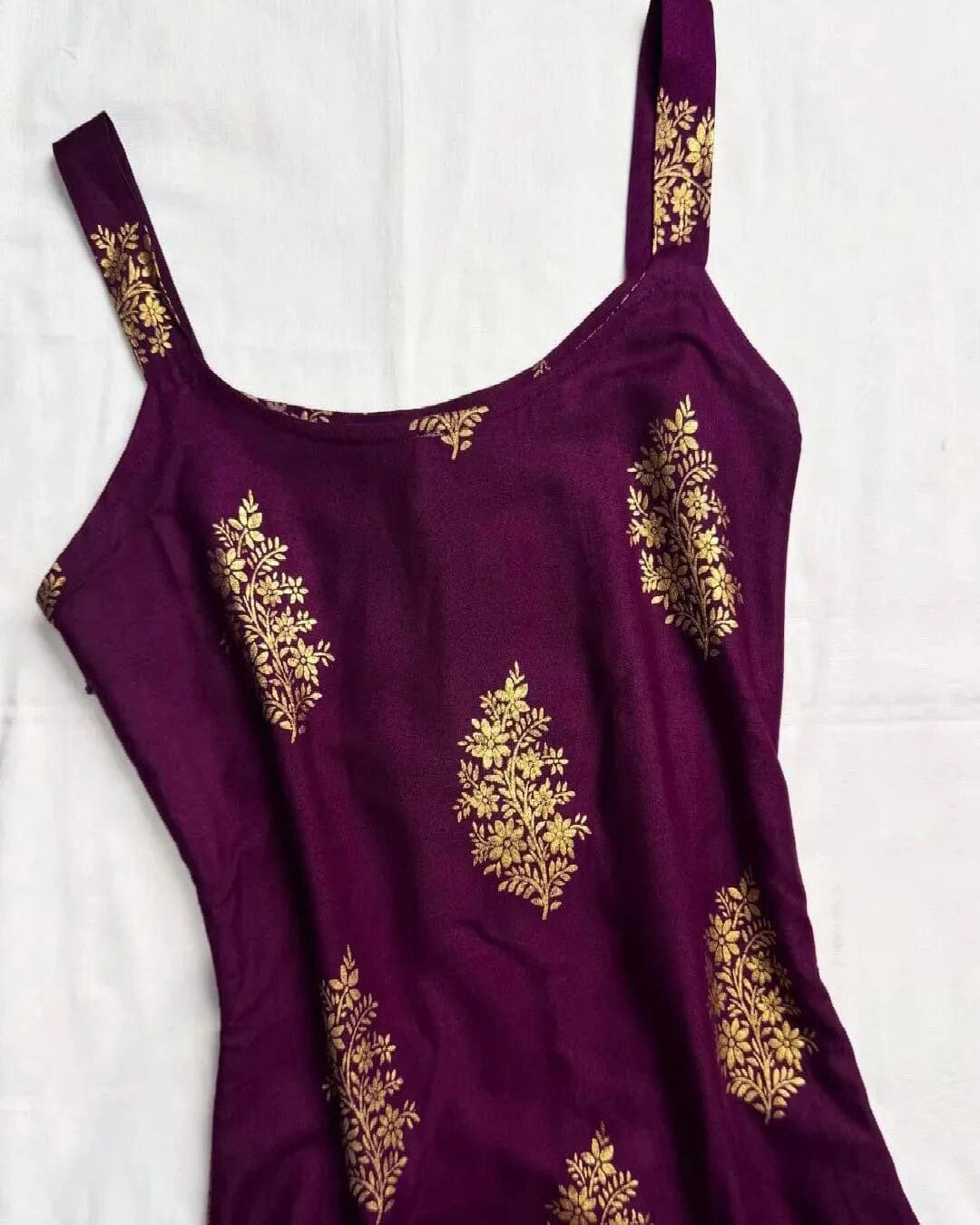Sleeveless Foil Leaf Print Rayon Daily Wear Kurti