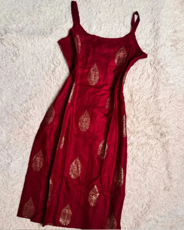 Women’s Rayon Sleeveless Kurti with Gold Foil Butta for Daily Wear